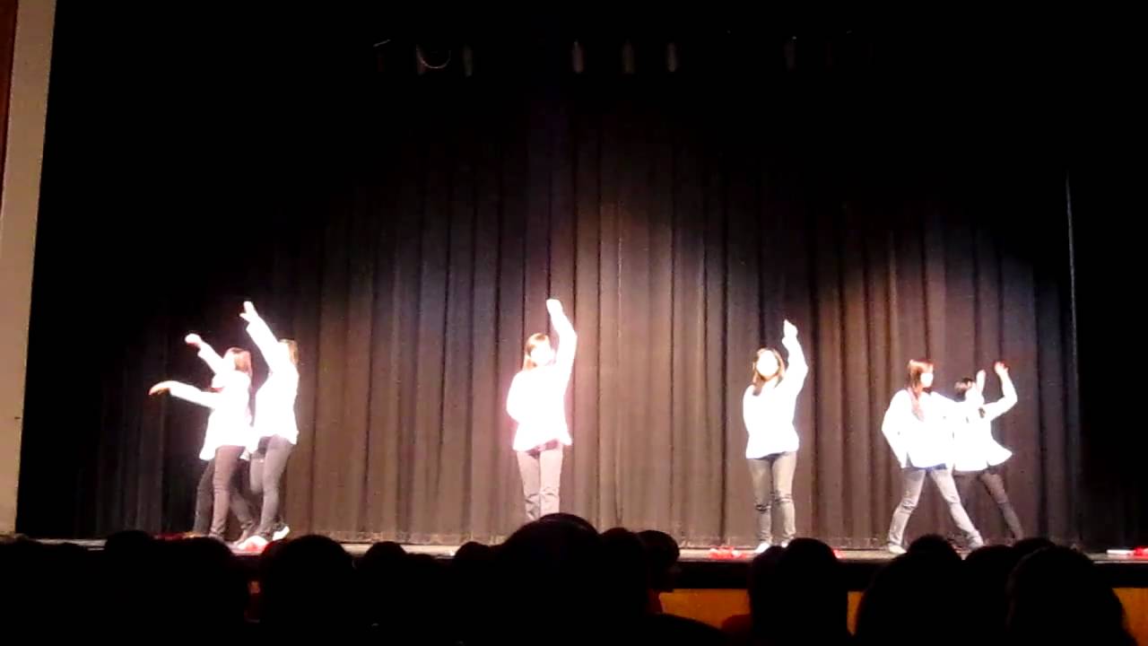 GGHS Viet Club - International Week 2011 closing ceremony performance