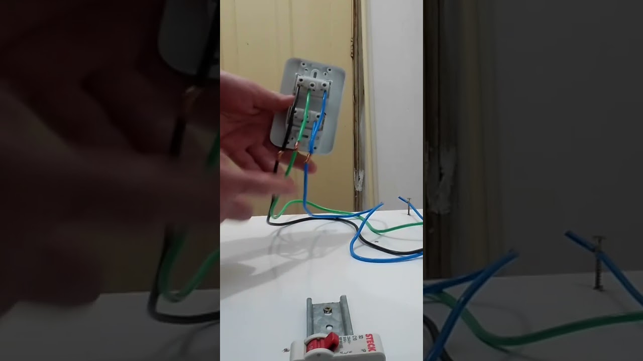 O melhor jeito de instalar tomada dupla ? pra que conector Caro