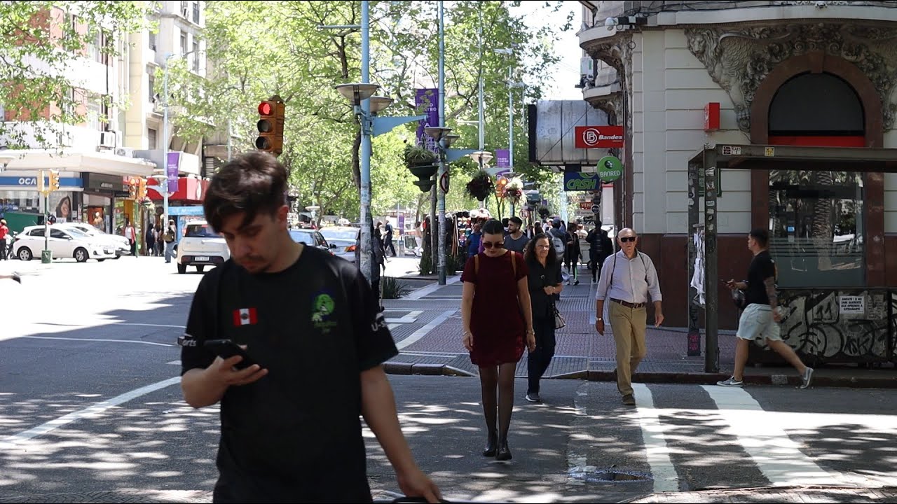 Sus voces: Inmigrantes en Uruguay - Reflexivo - Sebastián Baldovino