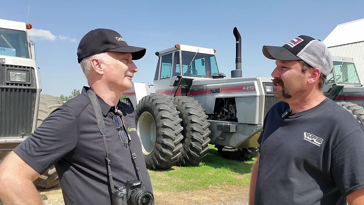 У коллекционера White Farm Equipment есть полноразмерные тракторы и множество памятных вещей бренда.