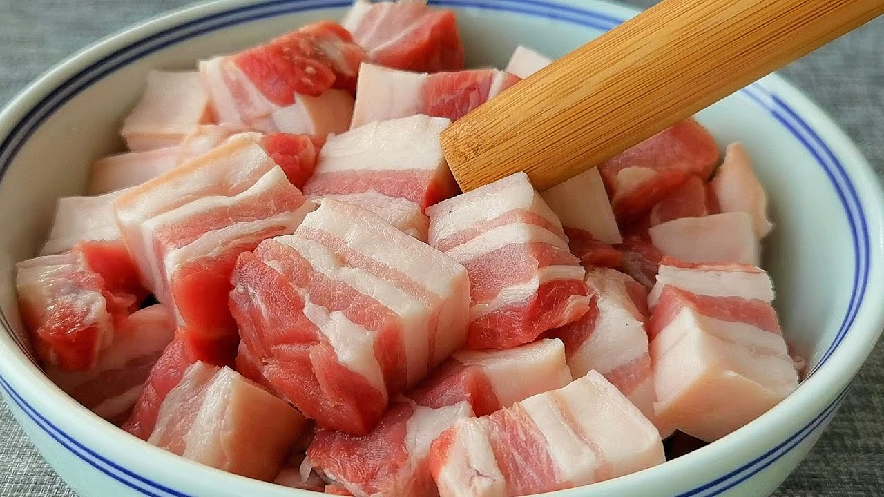 Сегодня я поделюсь с вами рецептом вкусной тушеной свинины
