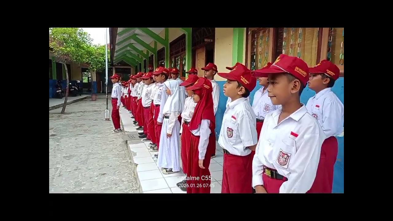 SDN DEMANGAN 3 UPACARA BENDERA SAMBIL BACA IKRAR PELAJAR INDONESIA DAN NYANYI RUKUN SAMA TEMAN,SENIN