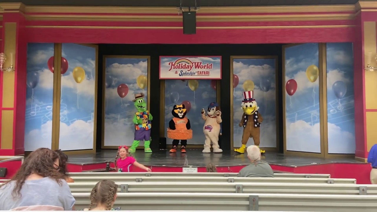 Holiday World holidog & friends show opening day 2020