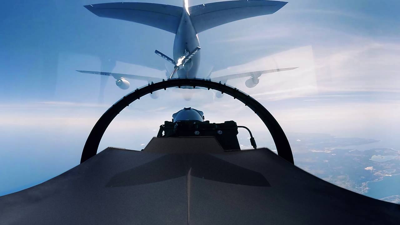 F-16 - Aerial Refueling 360
