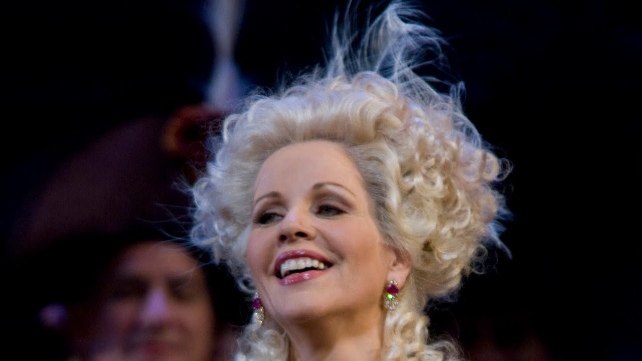 Renée Fleming sings  “Je Marche Sur Tous Les Chemins”