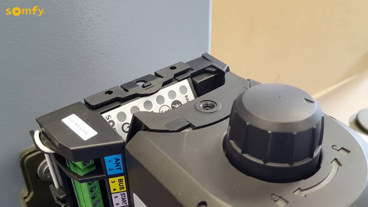 Comment remplacer l'électronique BUS de votre motorisation de portail battant ? | Somfy