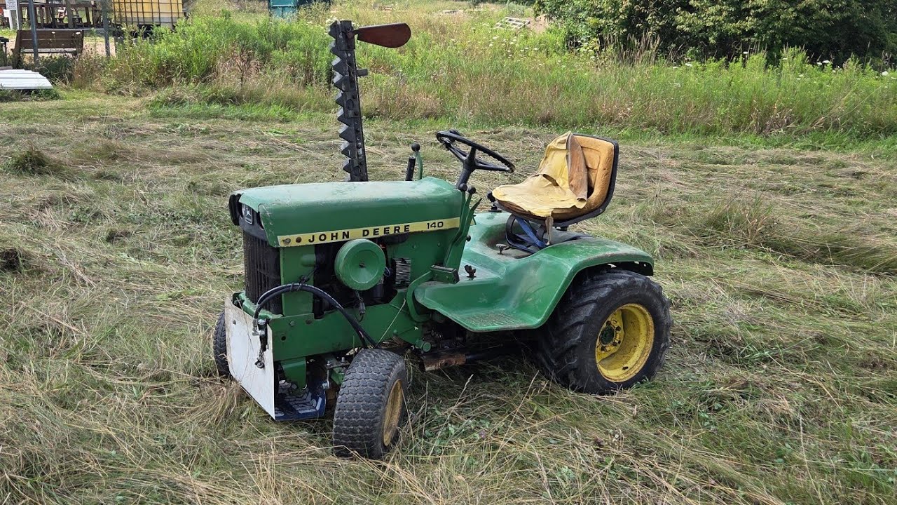 Mowing tall feild with John deere 140 with custom Hydraulic haban sickle bar 