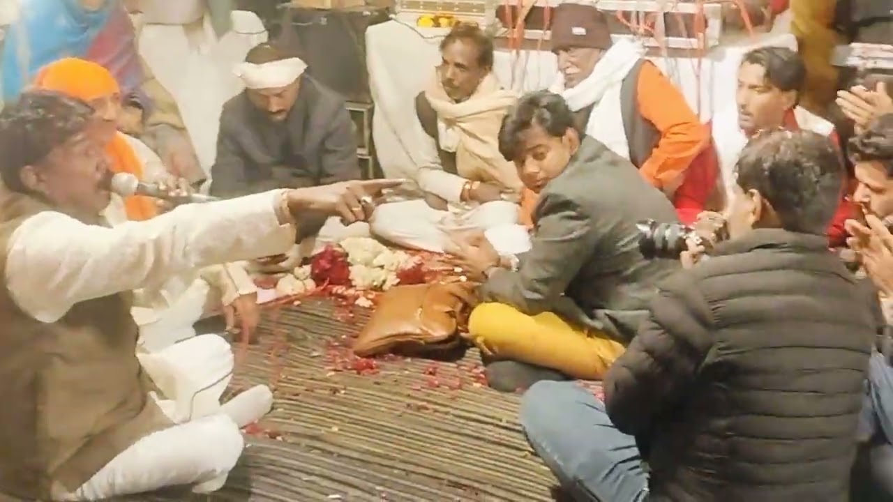 गिरी नगर के जागरण में मास्टर मुकेश उज्जैन वाल जी के द्वारा भजन गाया गय ओ मां ओ मां 