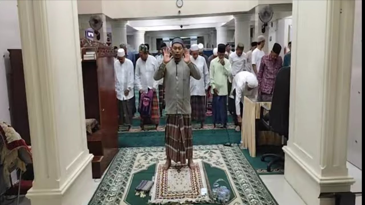 Sholat Taraweh dan Witir Masjid Baiturrahman dengan imam ustadz Tuanku Bagindo Ansori