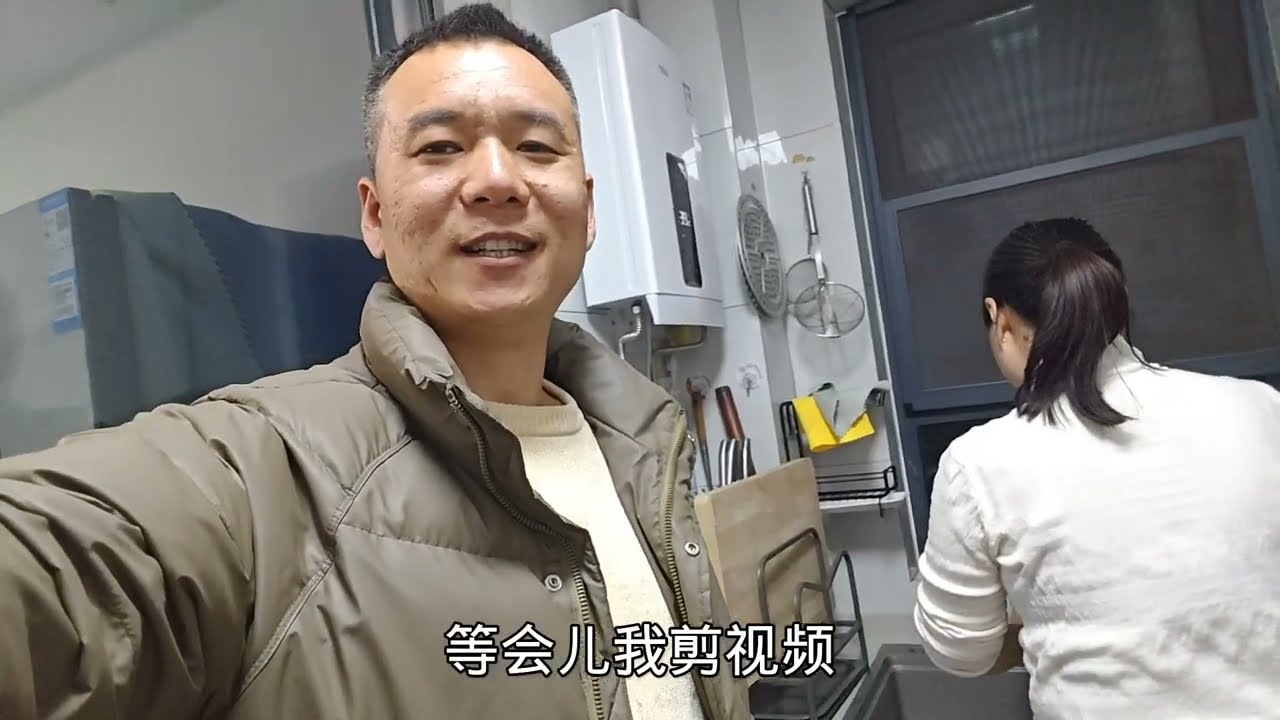 新年第一锅香油出锅啦！定个年销量两万斤的目标，新的一年继续努力