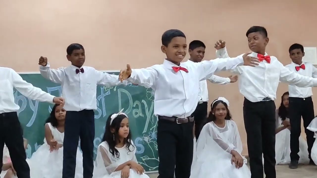 Tujhe Dekha to Yeh Jana Sanam / Dilwale Dulhania le Jayenge / तुझे देखा / Students  of Class lV Four