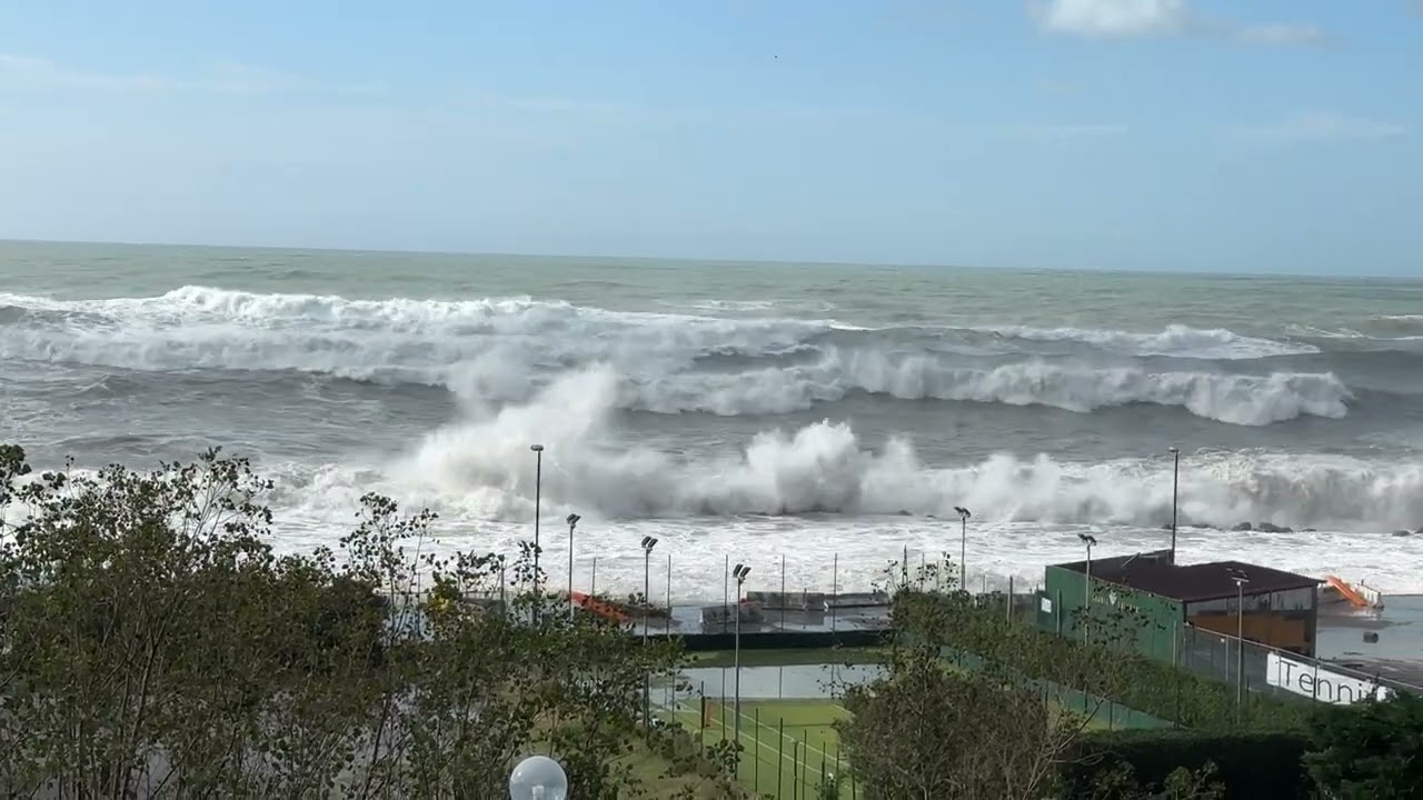 Maltempo, le immagini della mareggiata a Chiavari