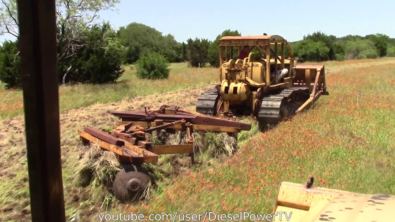 CAT D7 IN FIELD PLOWING P1!!!