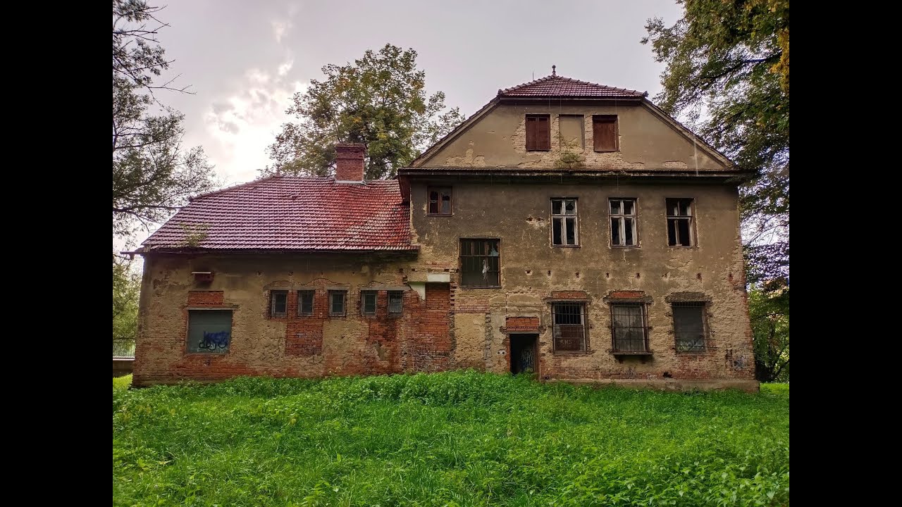 Opuštěný velký dům s paní domácí v křesle. 😺 Urbex.