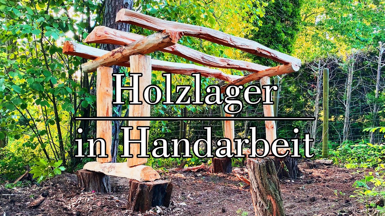 Mit Axt und Muskelkraft - Ein Holzlager aus einem Baum bauen
