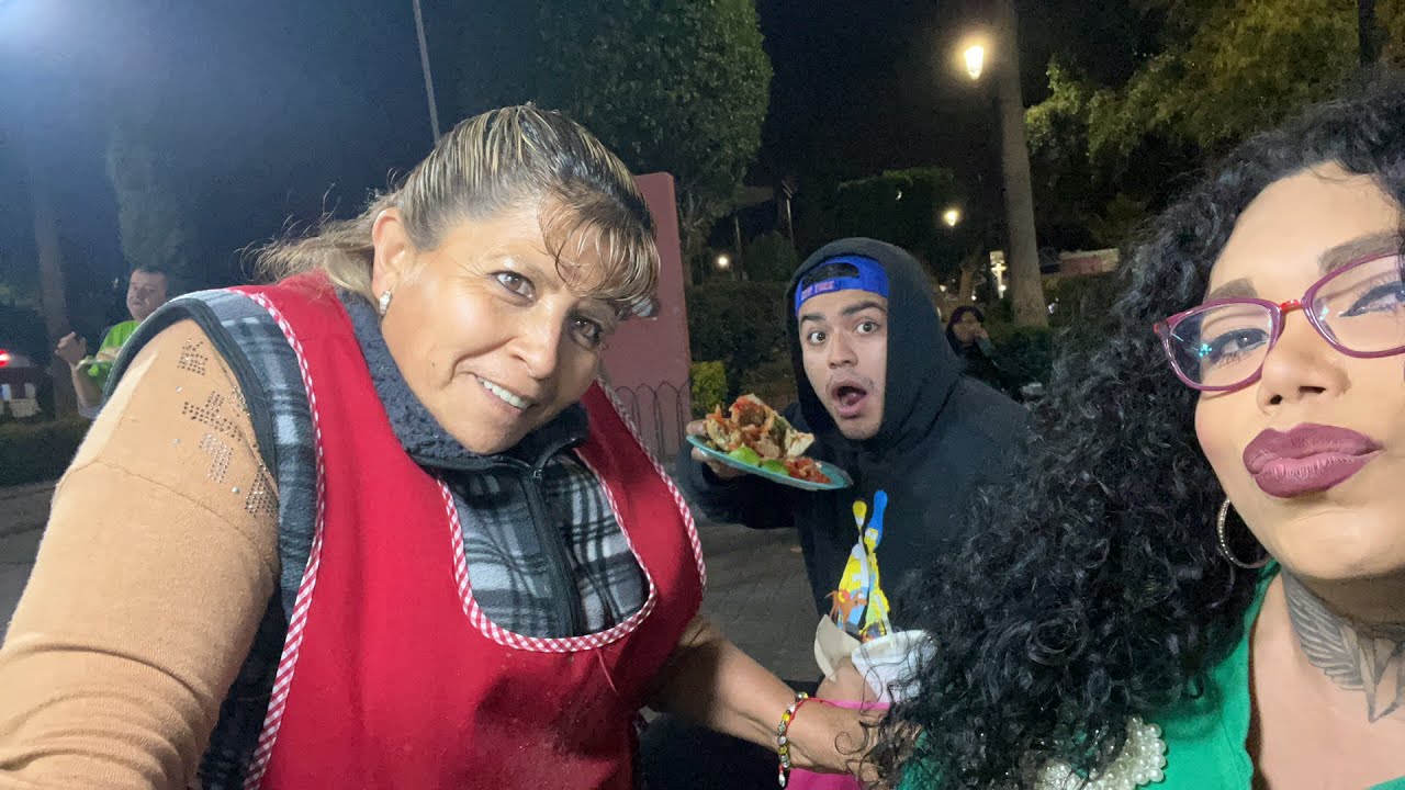 Hola con chila comiéndonos unas guacamayas en San Juan llegó el papá de Elmo