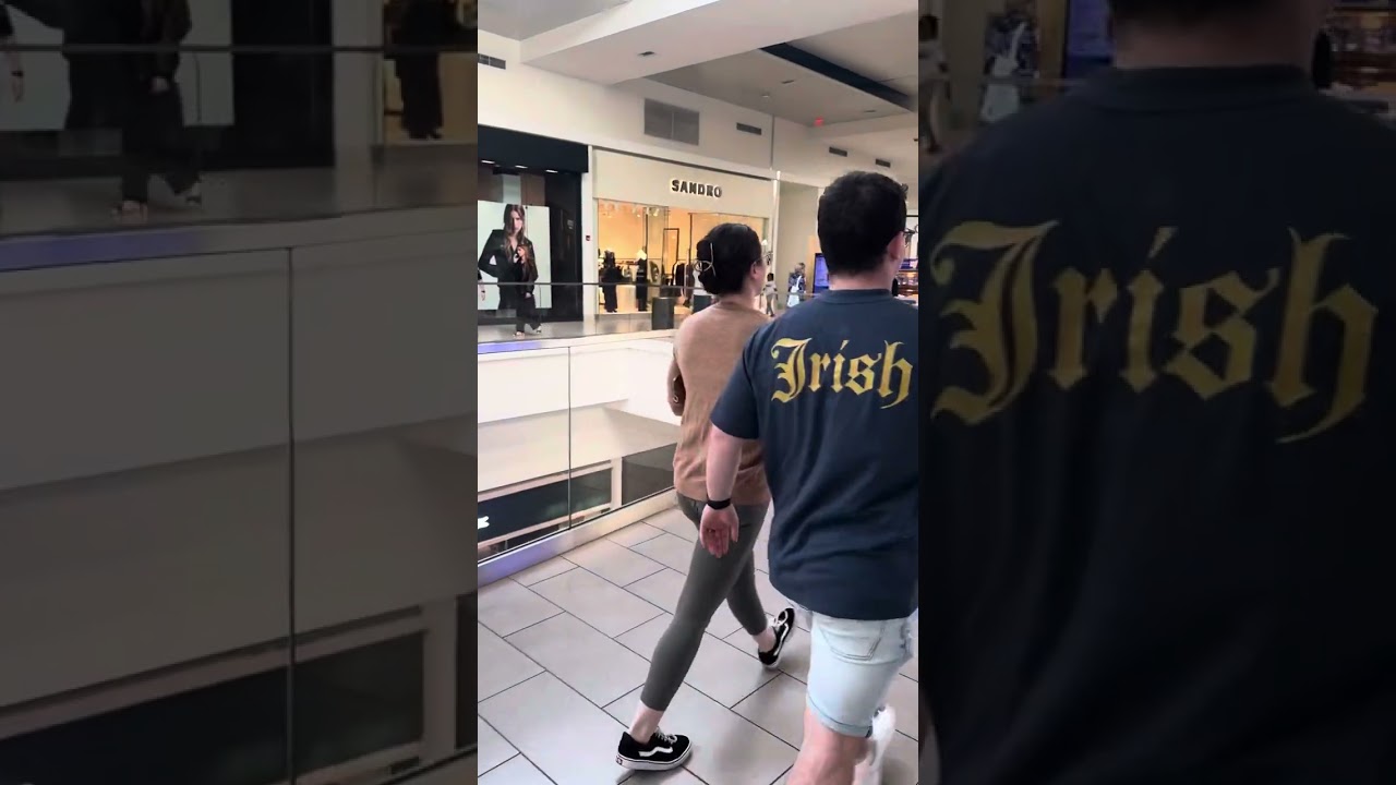 Fashion outlet mall 