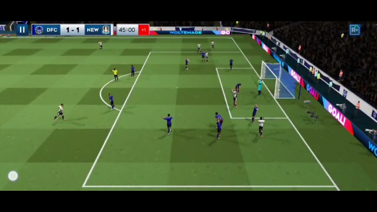 (DLS)Football play.