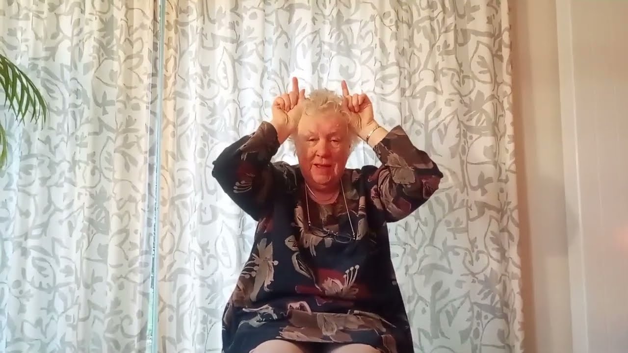 In de vroegte, in de vroegte kraait de haan