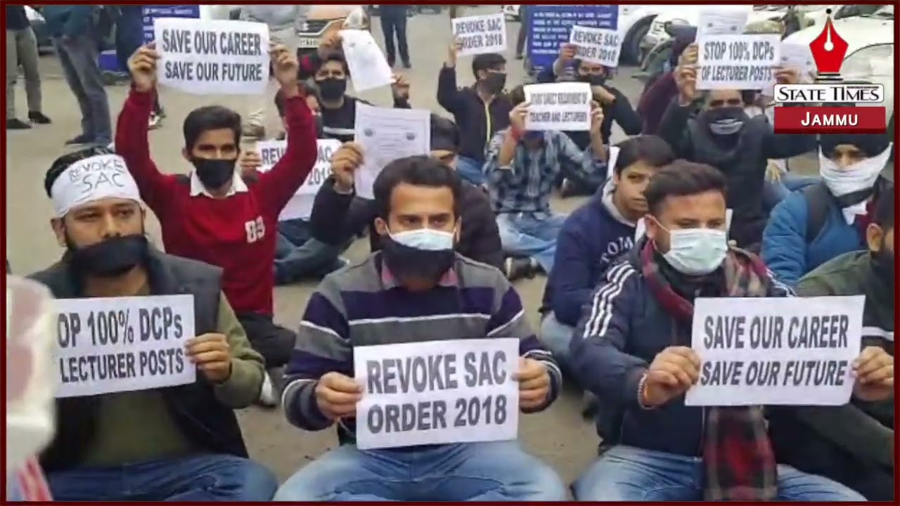 ABVP protest demanding immediate revocation of SAC order