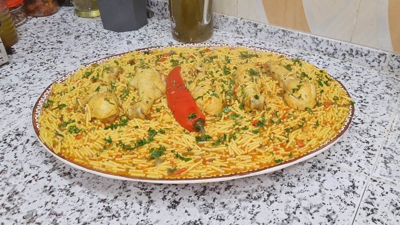 إلى كنتي محتارة فالعشا🍽جربي شعيرية بالفخاض ديال الدجاج بصلصة رائعة😋