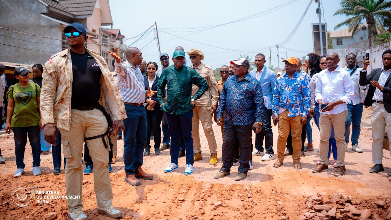 🚨Revivez en images la réhabilitation de l'avenue Bakole en terre battue au quartier Salongo à Lemba 