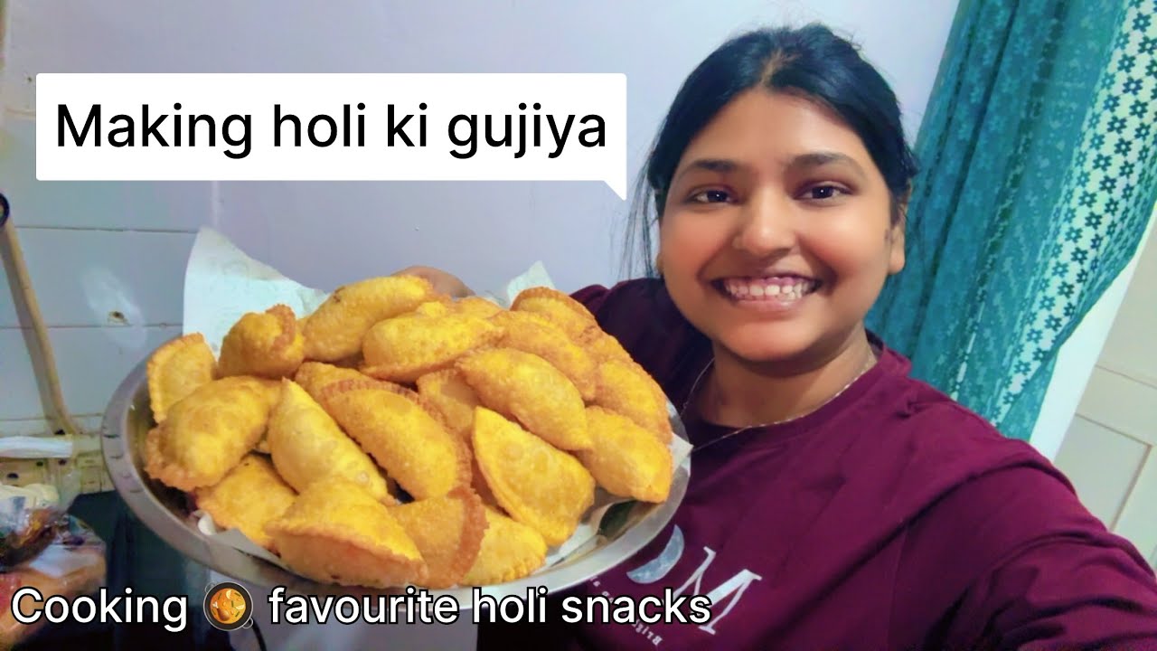 Making Holi snacks . Gujiya ❤️#viral #gujiya_recipe #dailyvlog #holispecial 