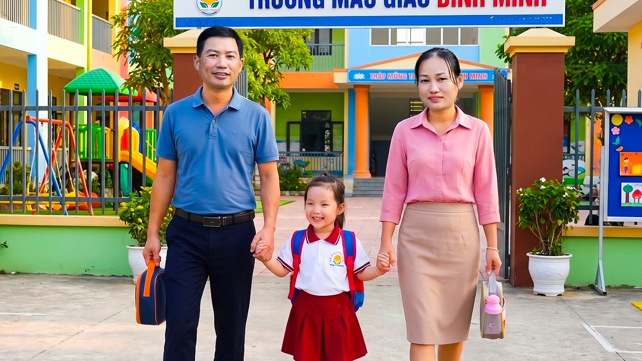 My Daughter&rsquo;s First Day at School - Homemade Cake Celebration with My Family| Ly Phuc An