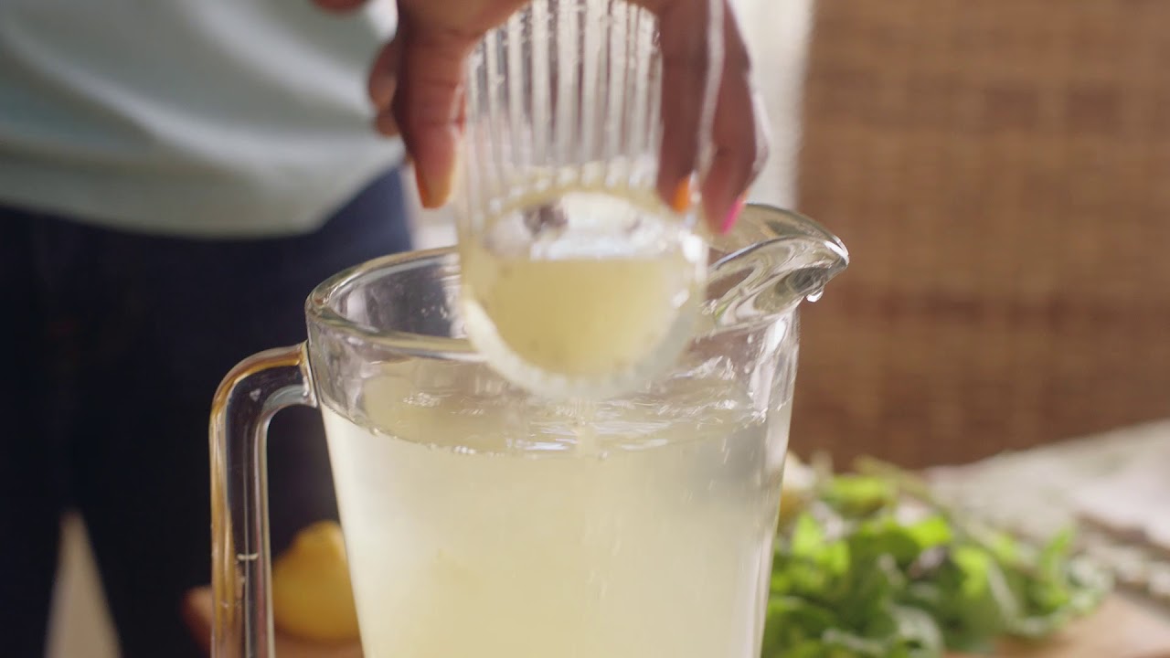 Познакомьтесь с генеральным директором Микаилы Me & the Bees Lemonade FB #shemeansbusiness