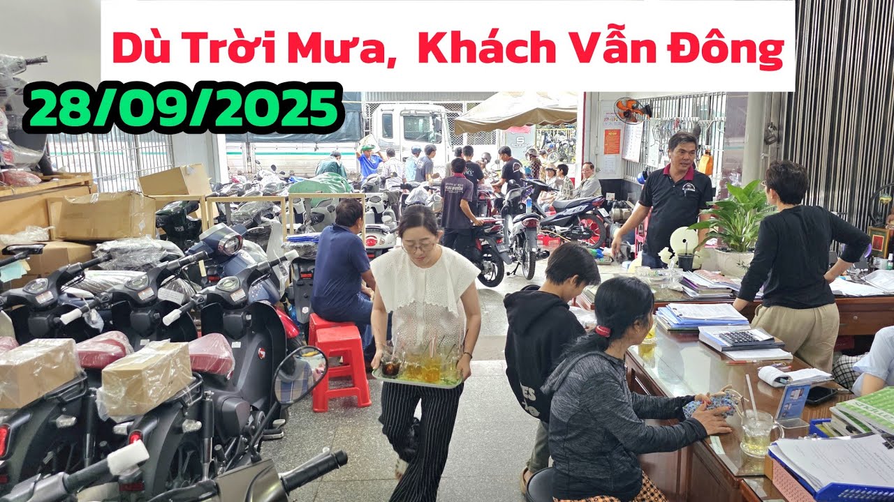 Trời mưa, khách vẫn đến mua xe tấp nập tại CH Mai Duyên. Khải Phạm #baogia #xe #2026 #ship #125 #110
