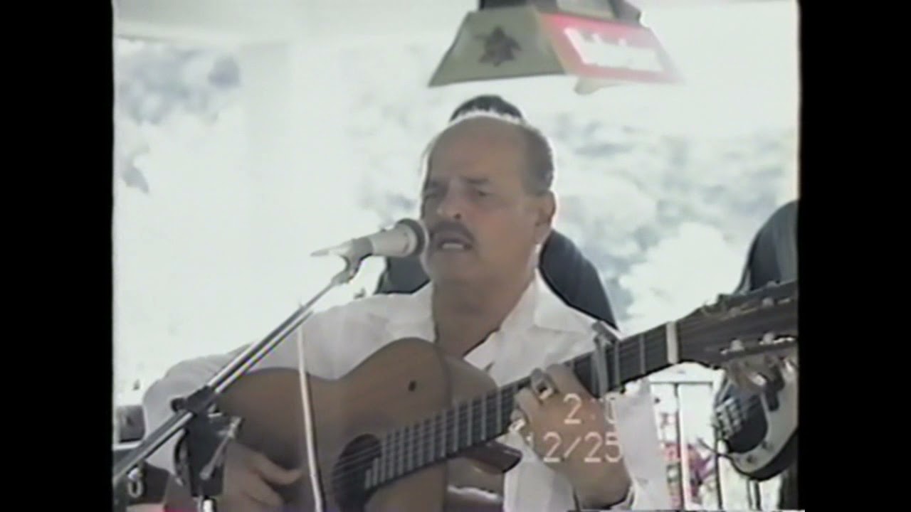 Video 4  .. Mister cantasela Presenta al Trio los Condes ''Popurri'' ..