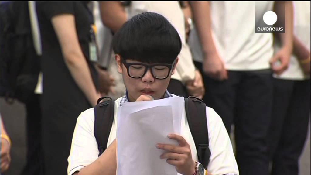 Tears, grief as S.Korea ferry survivors make emotional return to class