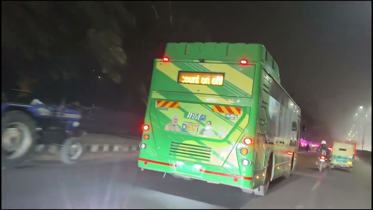 Delhi Ride sector 10 area and har 10 katam par traffic 🚦