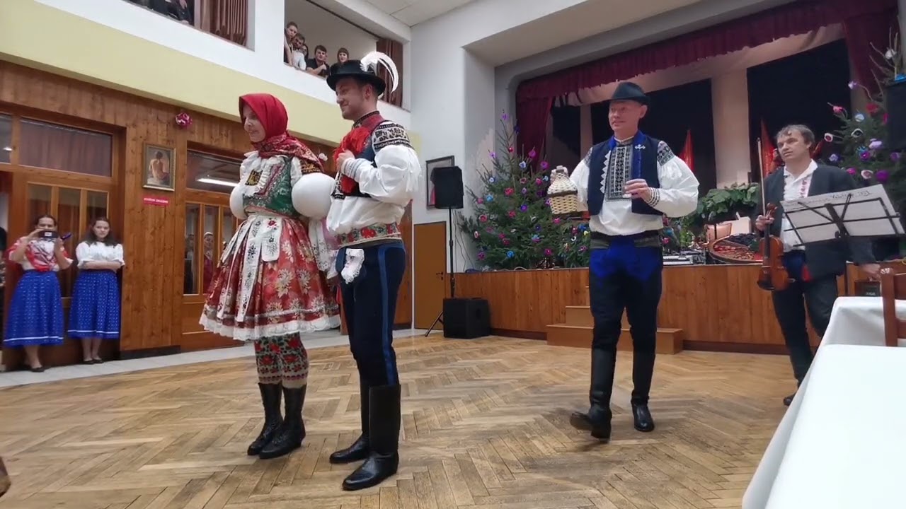 Veletiny - vystoupení hodové chasy (20.10.2023)