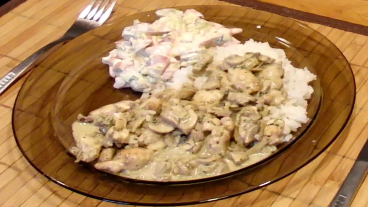 Piersi z kurczaka z pieczarkami w sosie śmietanowym