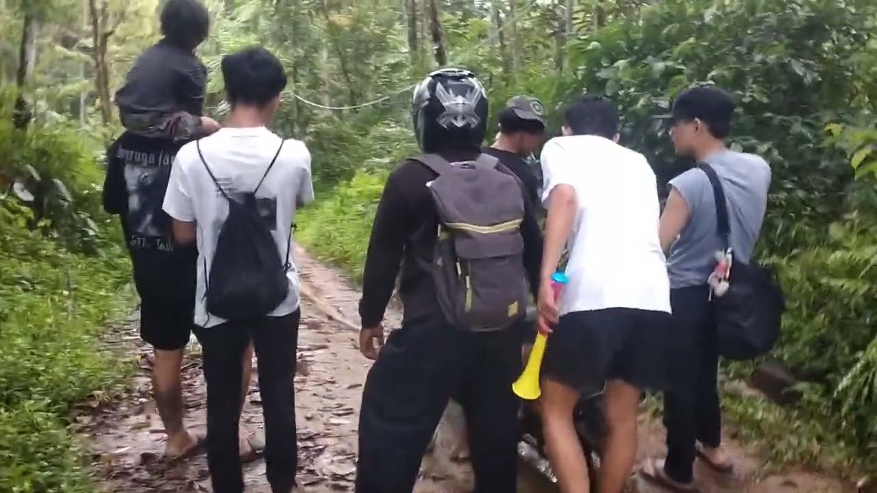 keseruan kita saat perjalanan pulang dari saung kaji saat hujan 