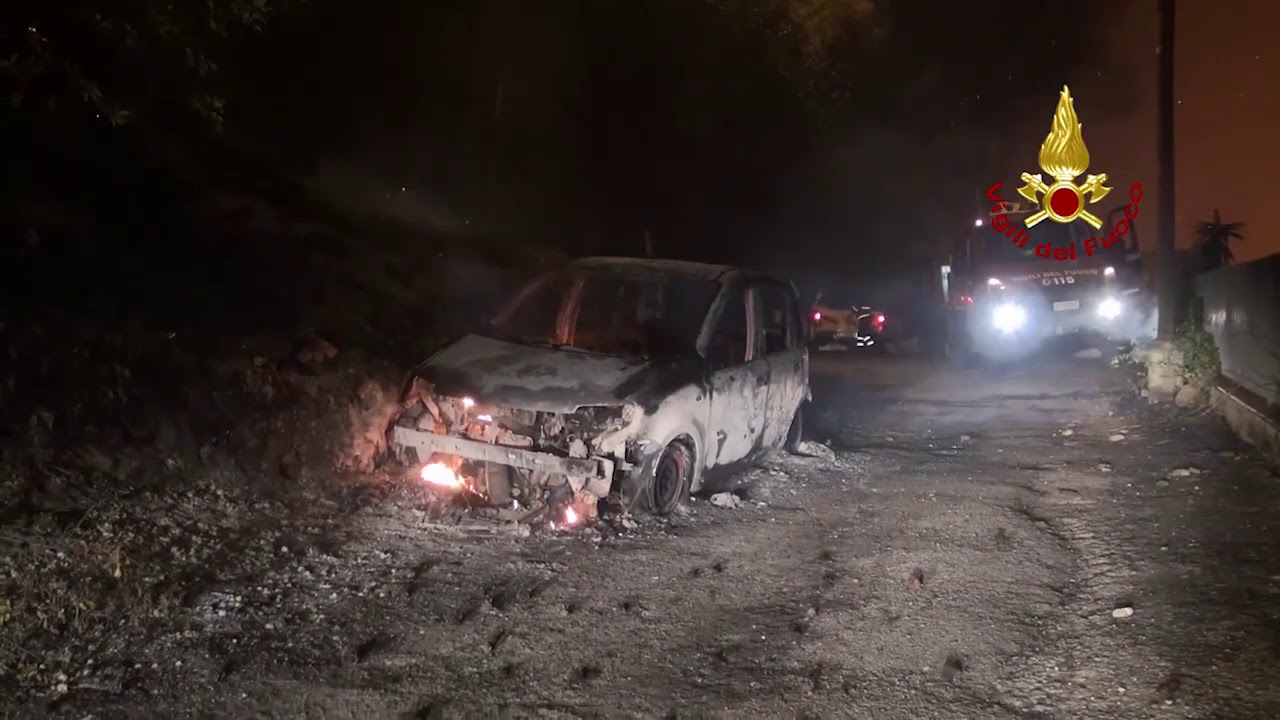 Palermo: i vigili del fuoco spengono il rogo di Altofonte. 400 persone evacuate