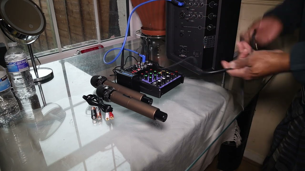 Bluetooth And 2chnnal wireless UHF microphone mixer  model .TKL R2