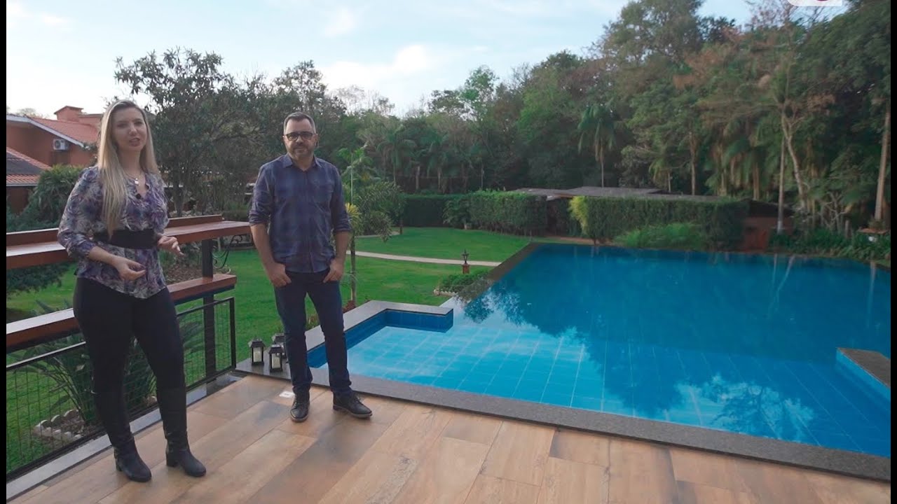 Piscina dos sonhos com borda infinita, iluminação e muita tecnologia. Programa + Casa