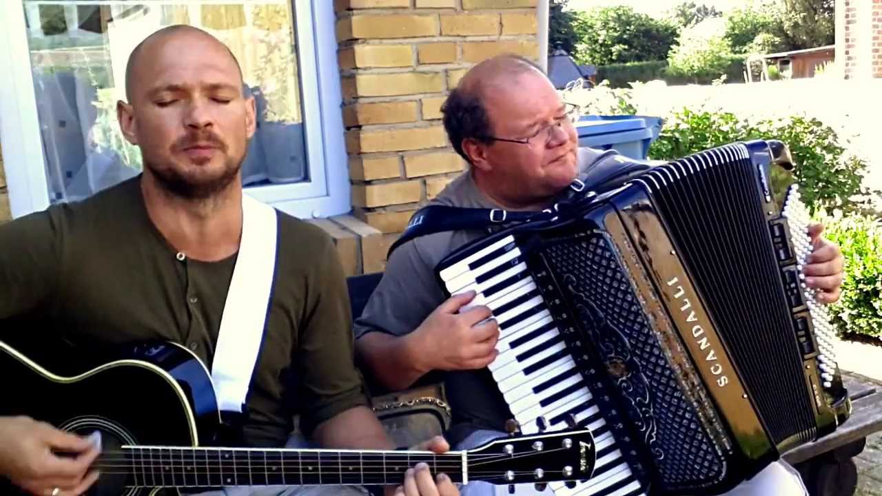 ПАЧКА СИГАРЕТ - В.Цой, гр.КИНО. Исполняют - Урих, Березовский