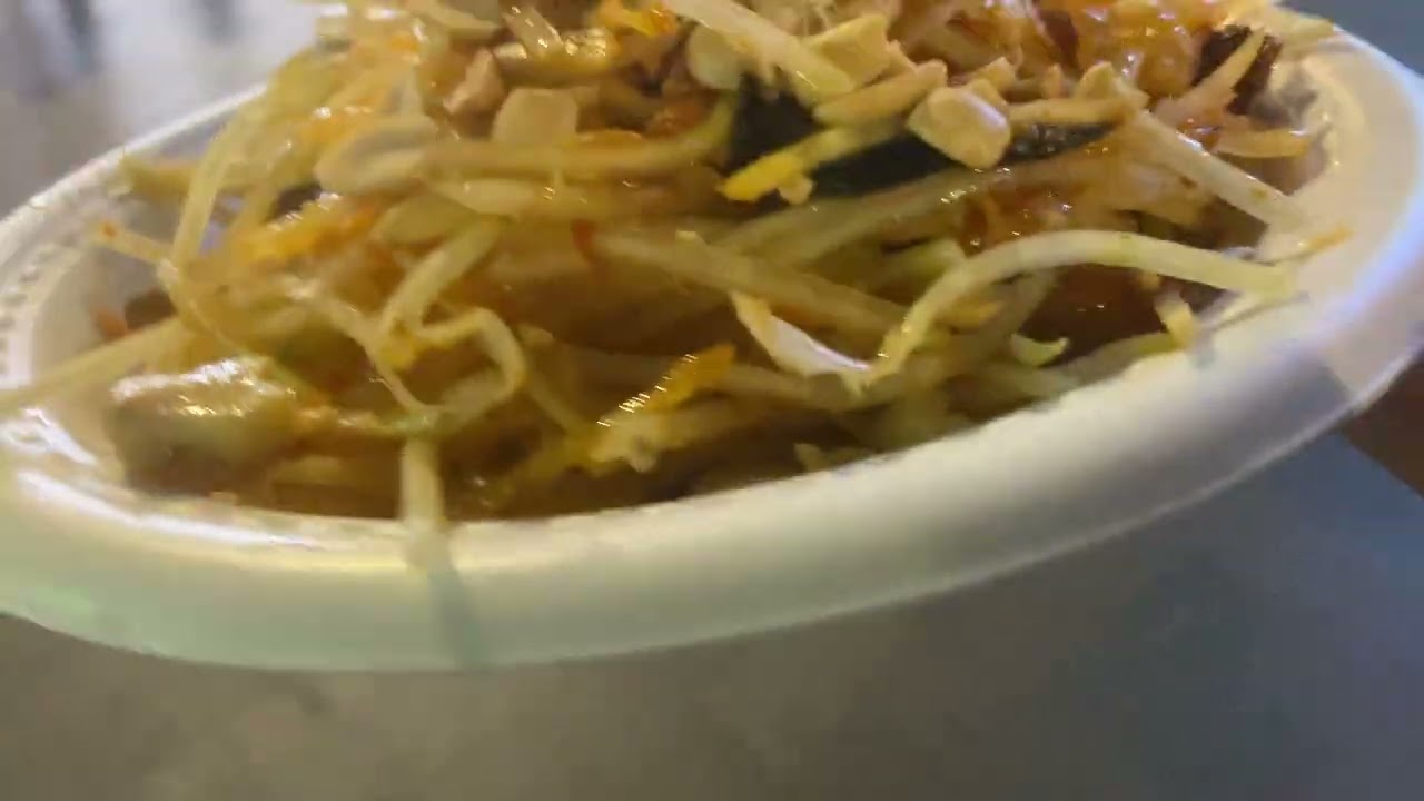 Vlog ẩm thực phố đi bộ Nguyễn Huệ Quận 1, ăn Gỏi Thái và ăn xúc xích hotdog phô mai