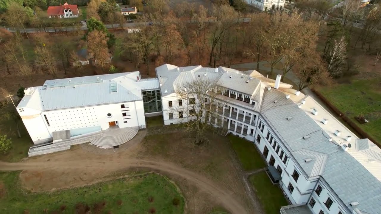 Słynna szkoła. Pałac w Szymanowie 1898-1902 r. Obecnie Zgromadzenie Sióstr Niepokalanek.