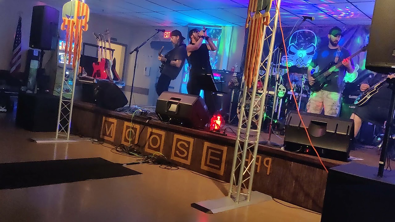 Trash Junkies band covering Don't You Forget About Me