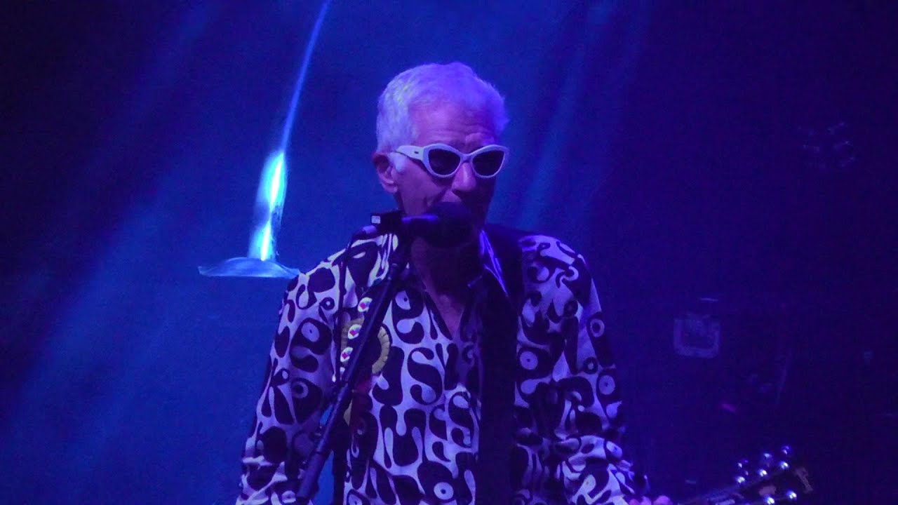 The Damned - There's a ghost in my house (Live)