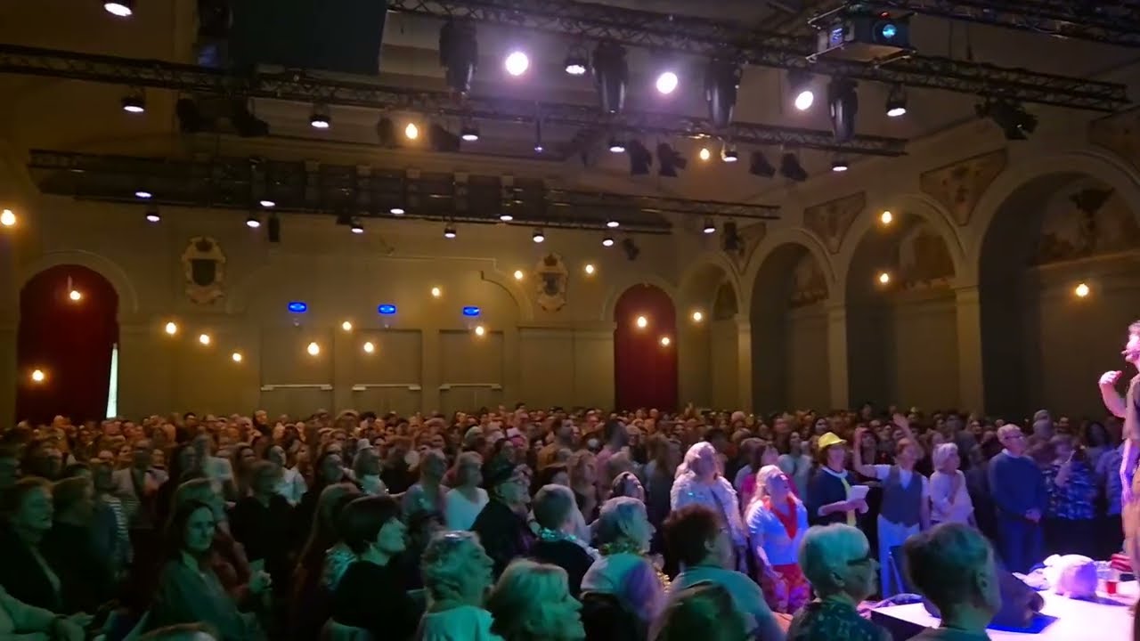 Allez, Chantez! zingt 'Thank you for the music' (ABBA)