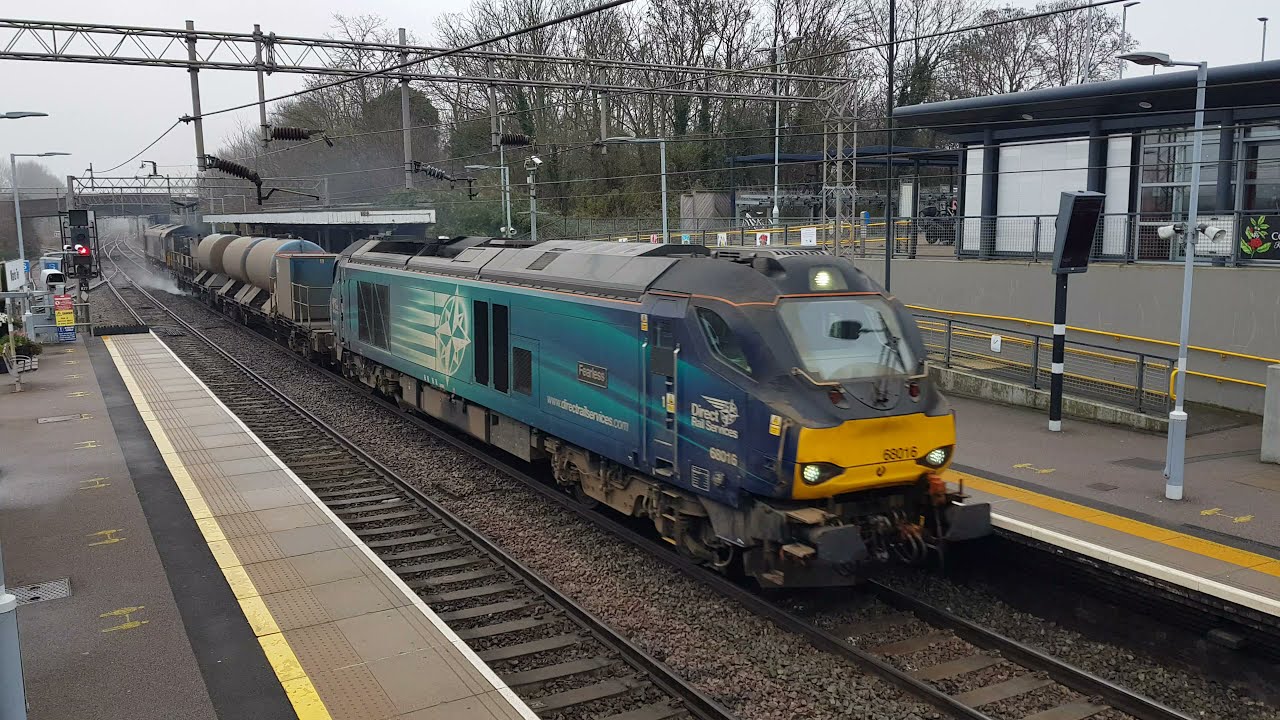 The final Stowmarket 3S60 RHTT of the 2021 season. DRS Class 68 68016 powers out of Marks Tey loop.