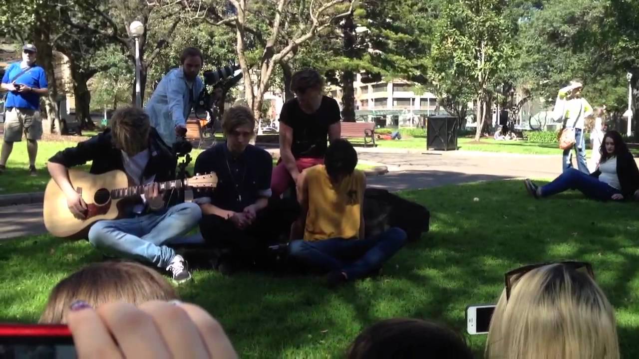 5 Seconds Of Summer - As Long As You Love Me (Hyde park 26/