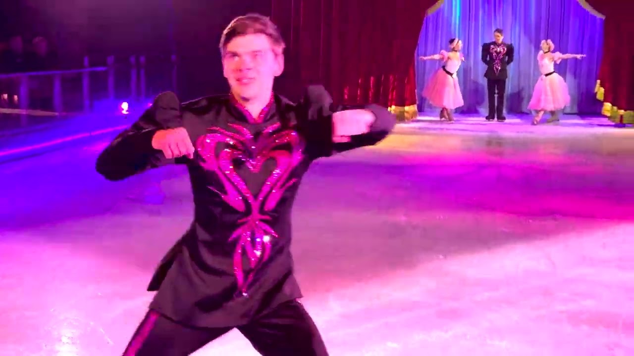 Royal Caribbean's Ice-Skating Show Frozen in Time (Full show)