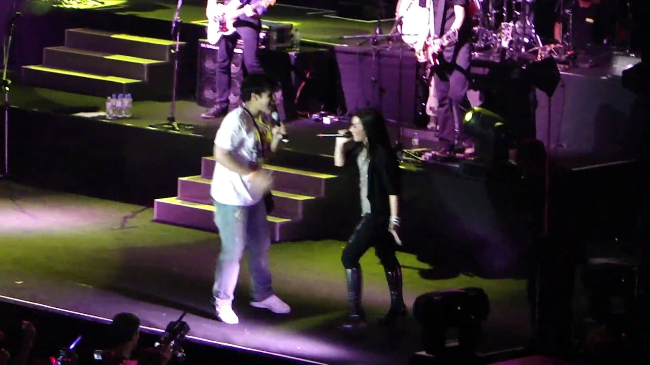 Demi Lovato (and Douglas) - This is me RJ (HSBC Arena) 27.05.2010