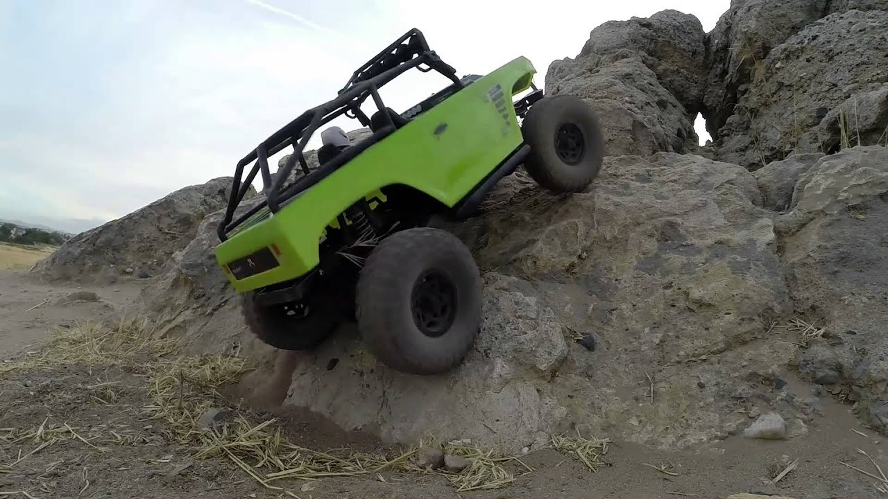 Axial SCX10 deadbolt rock crawling